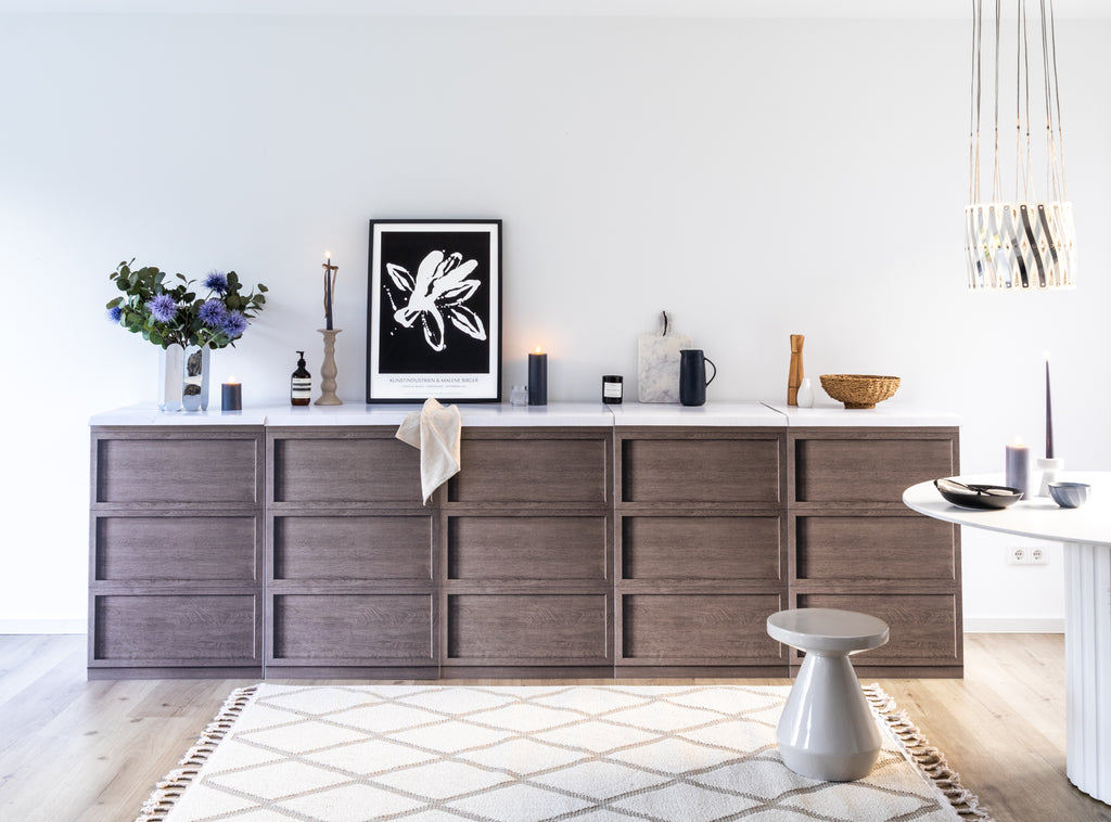 KARLSSON køkkenattrap i trælook – eksempel på brug i Home Staging