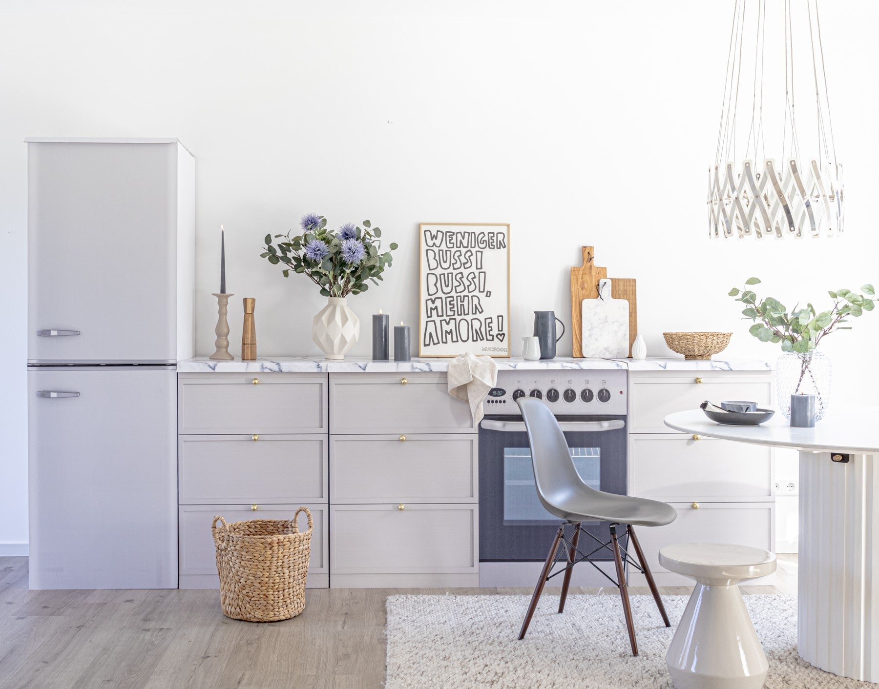 FREEZEBERT køleskabsattrap til Home Staging-papkøkkener