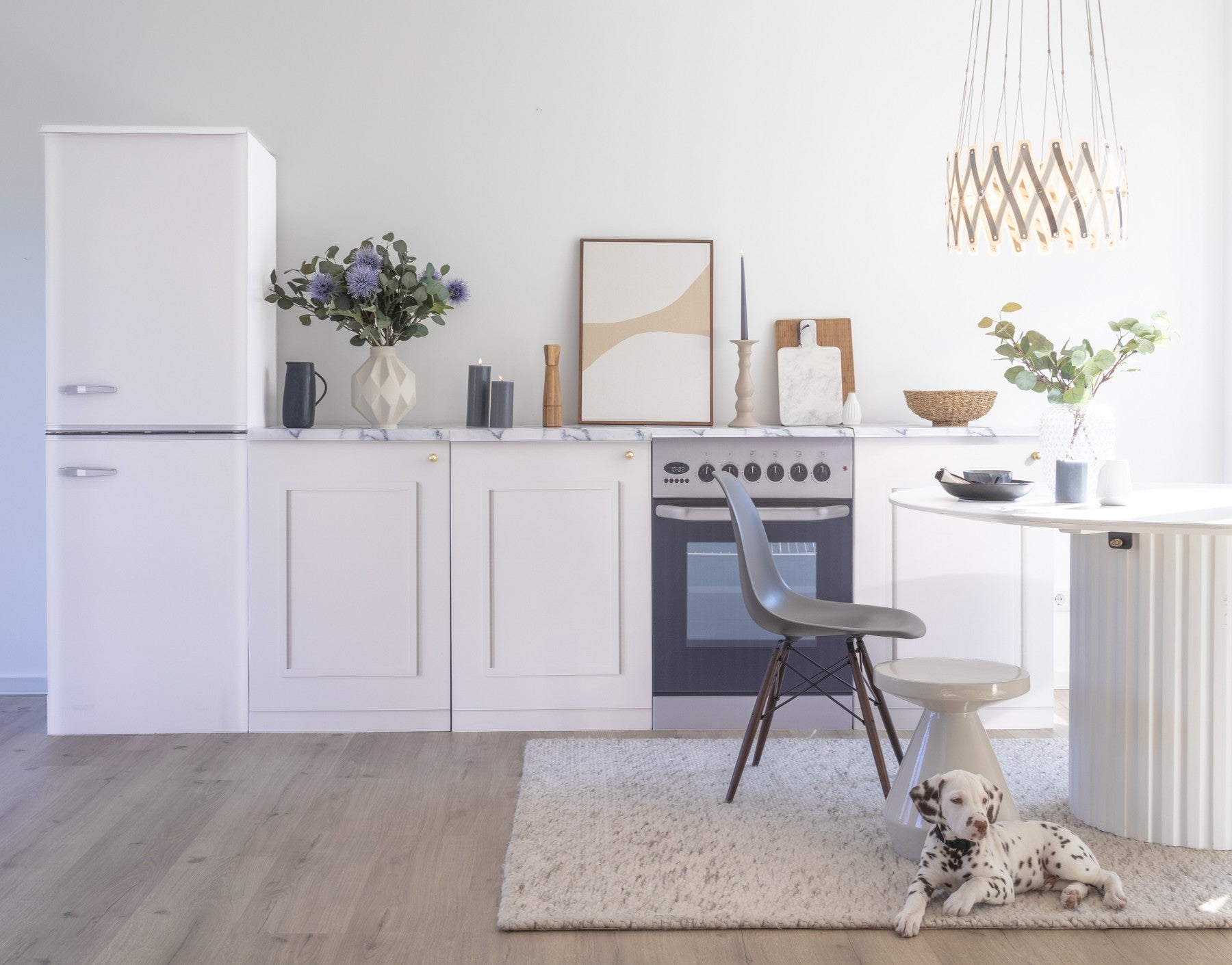 FREEZEBERT køleskabsattrap til Home Staging-papkøkkener