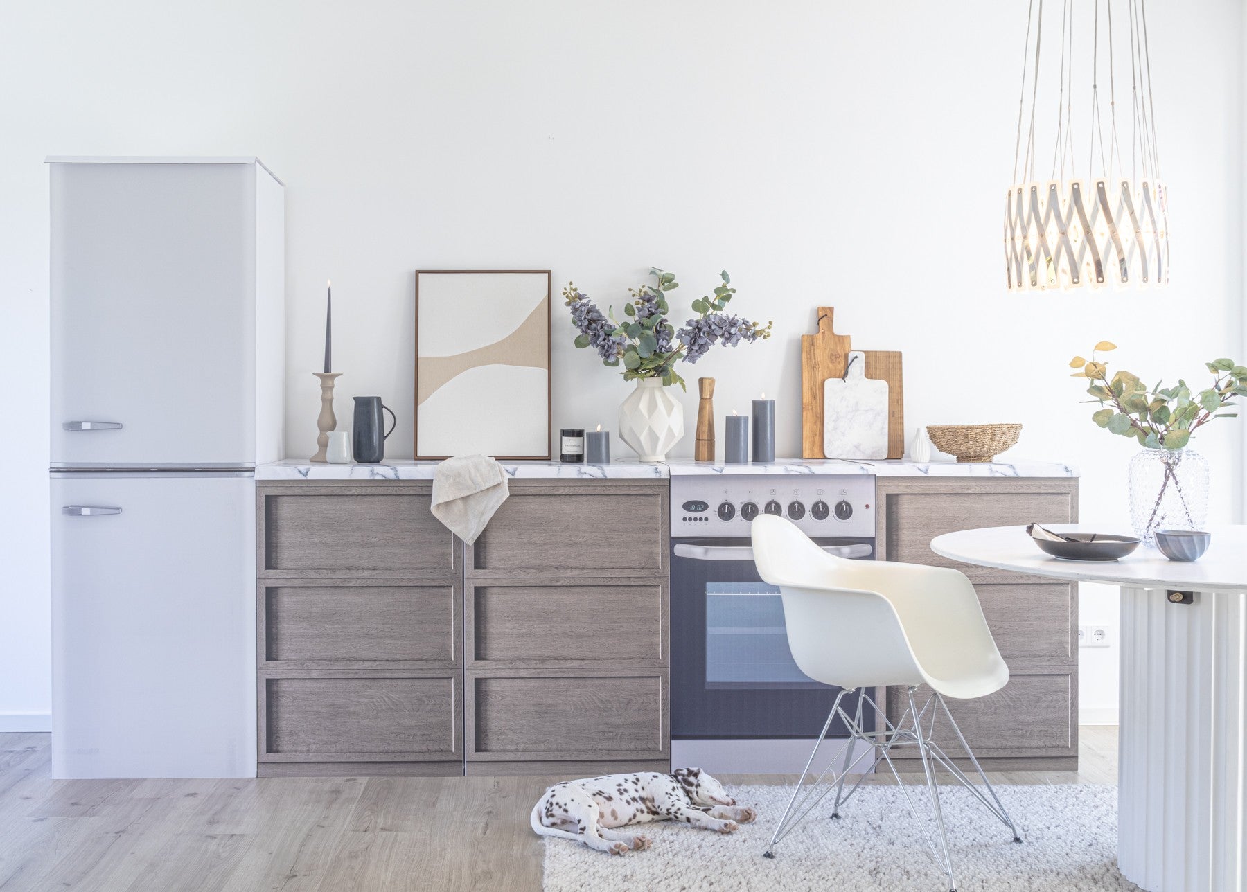 FREEZEBERT køleskabsattrap til Home Staging-papkøkkener