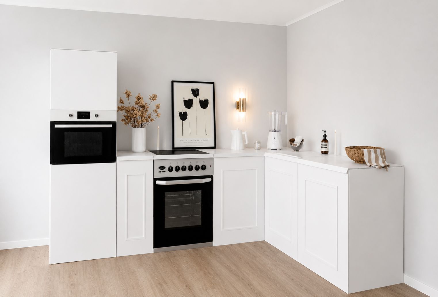 Papkøkken 270 × 180 cm med højskab og komfur til Home Staging