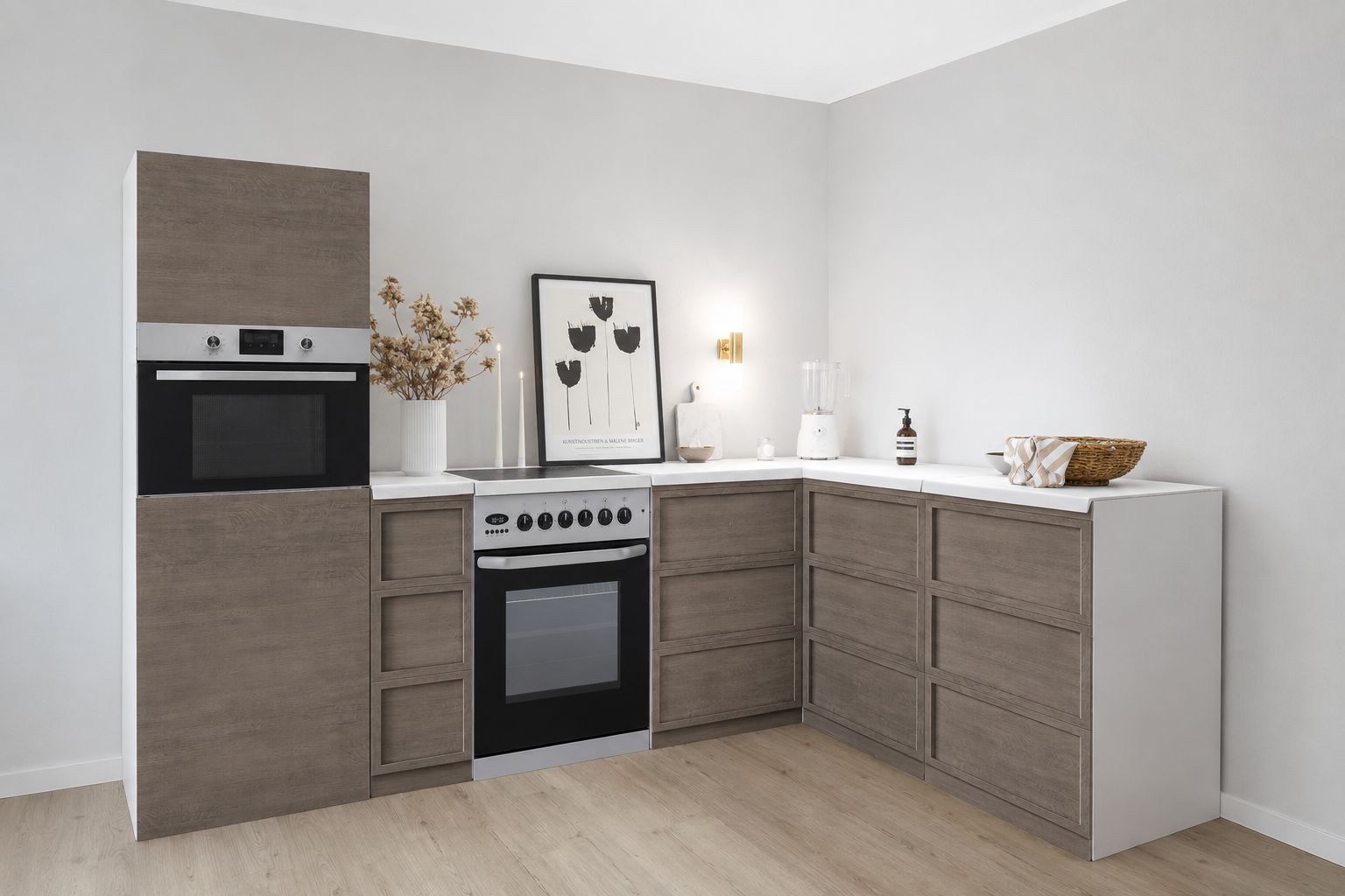 Papkøkken 270 × 180 cm med højskab og komfur – eksempel på brug i Home Staging
