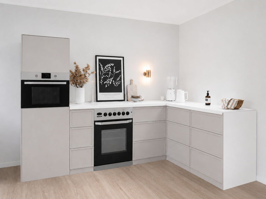 Papkøkken 270 × 180 cm med højskab og komfur – eksempel på brug i Home Staging