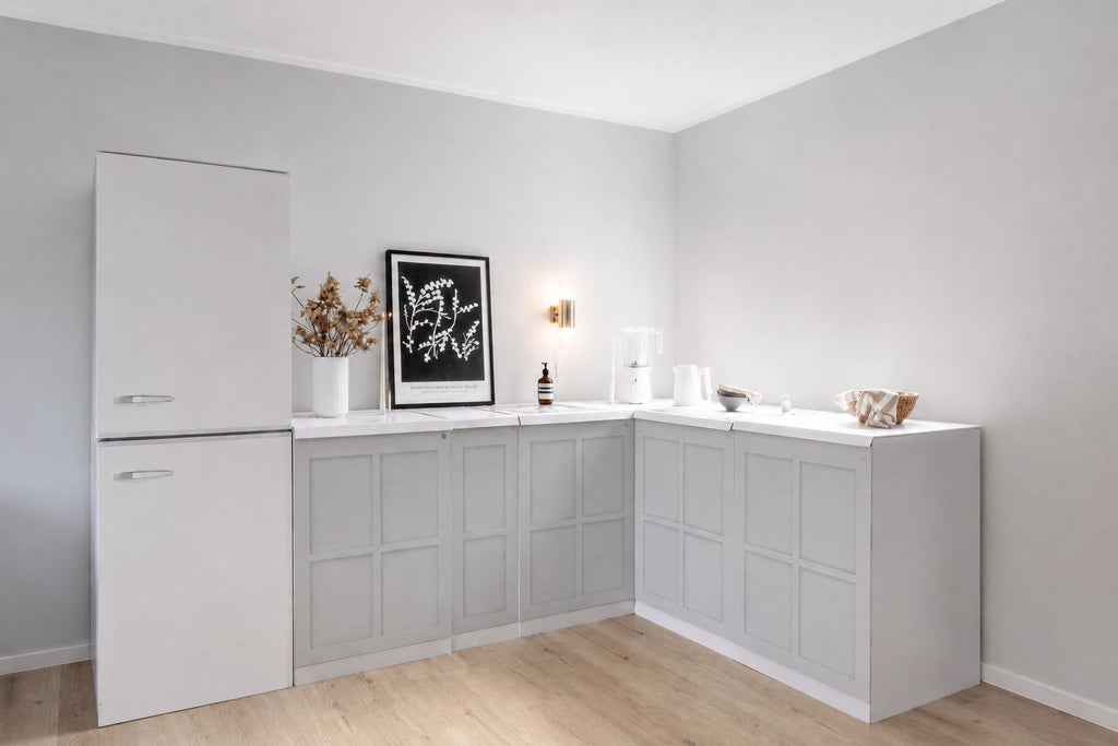 Papkøkken 270 × 180 cm med køleskab – eksempel på brug i Home Staging