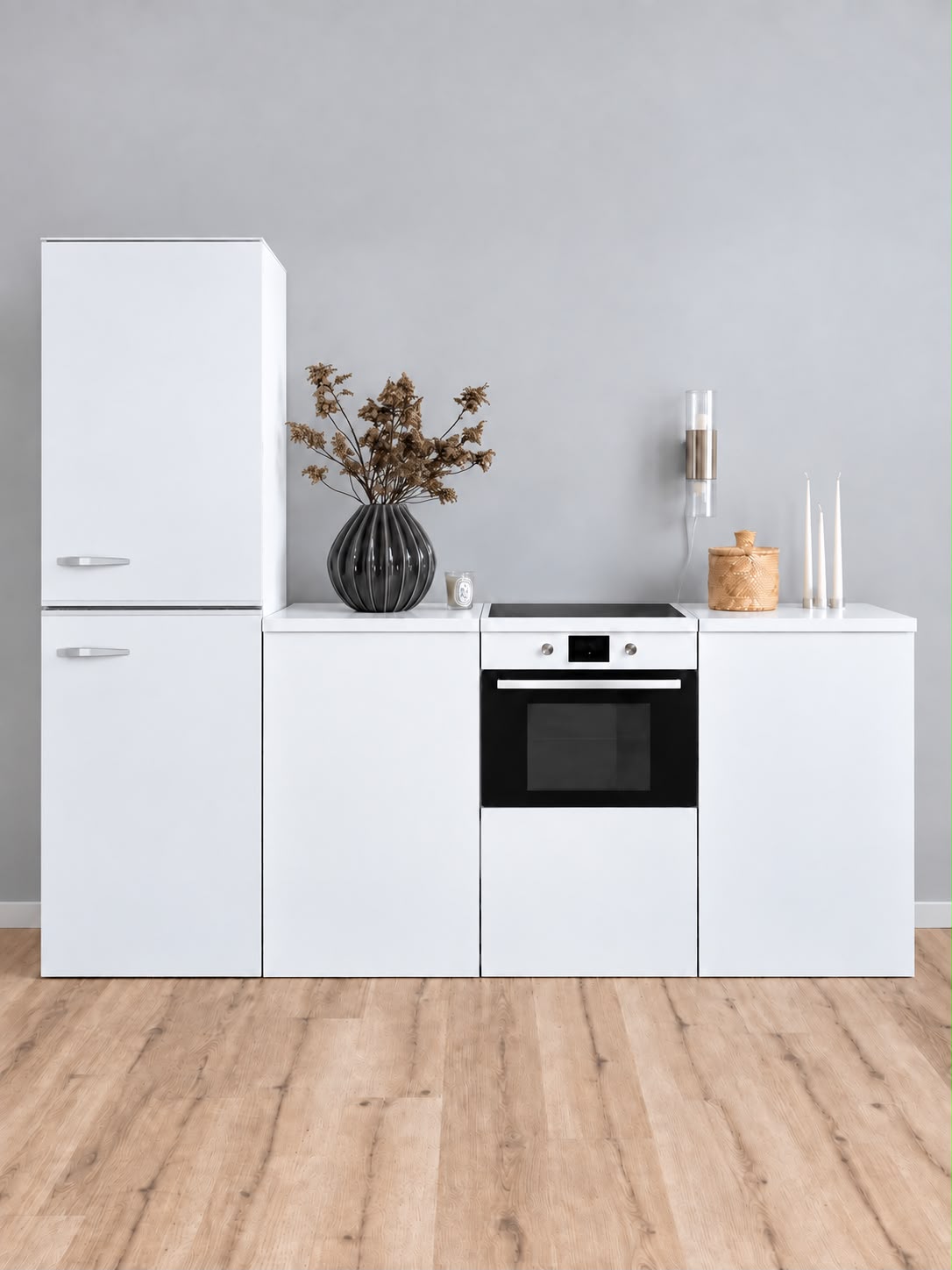 Hvidt ESSENTIAL papkøkken 240 cm med køleskabsattrap